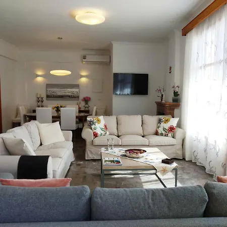 Kontis Apts ペレカス