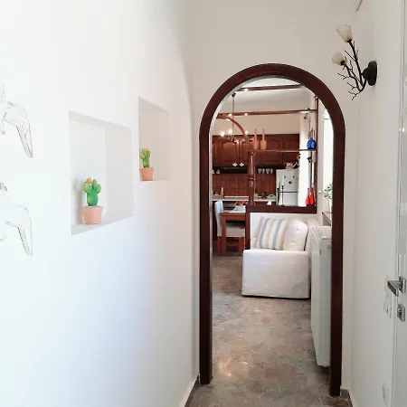 アパート Kontis Apts