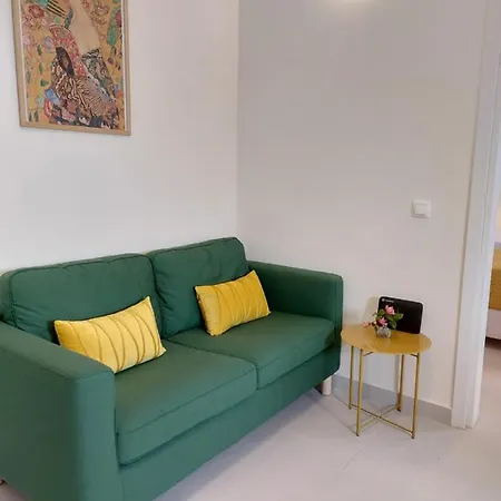 Kontis Apts 펠레카스